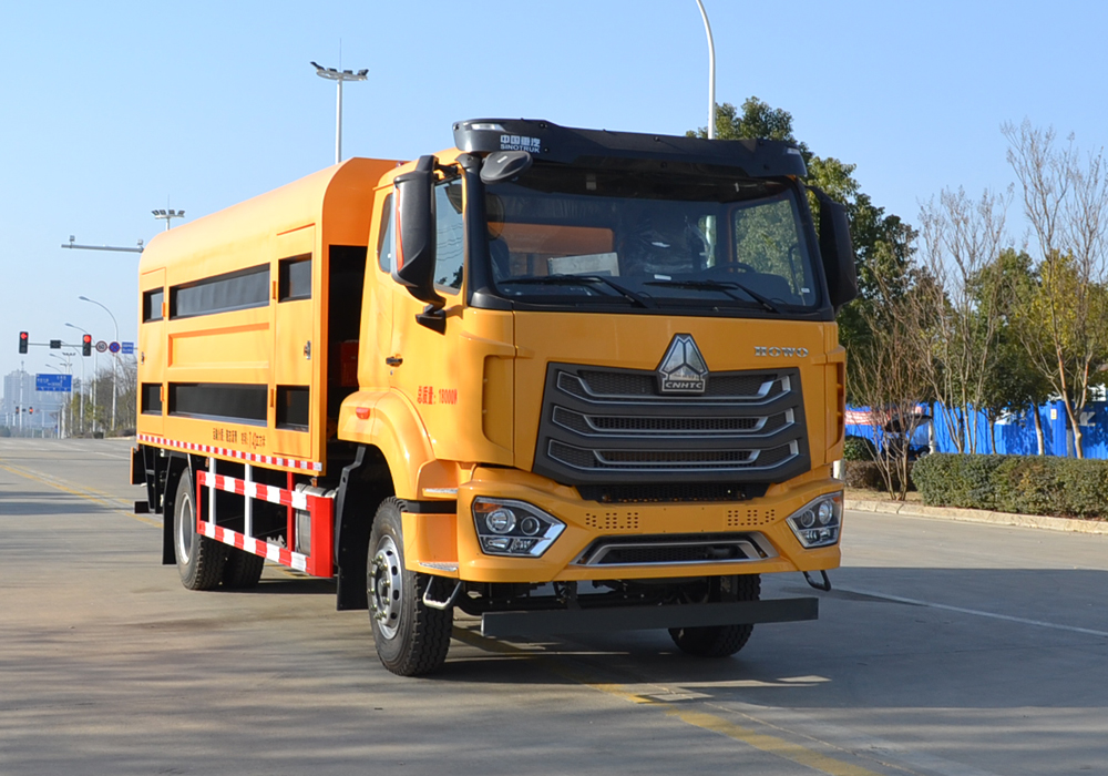 10噸重汽豪沃(全功率）智能瀝青灑布車(chē)